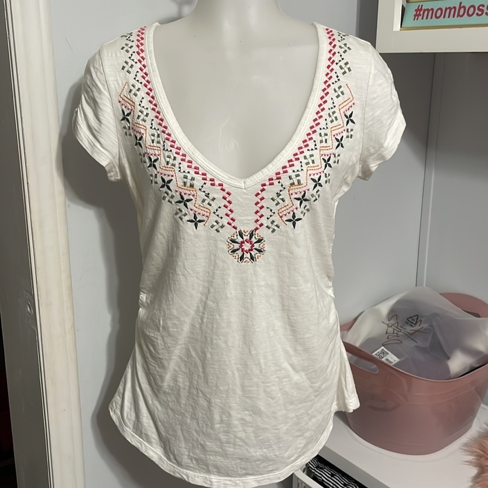 Athleta embroidered V-Neck white top size S